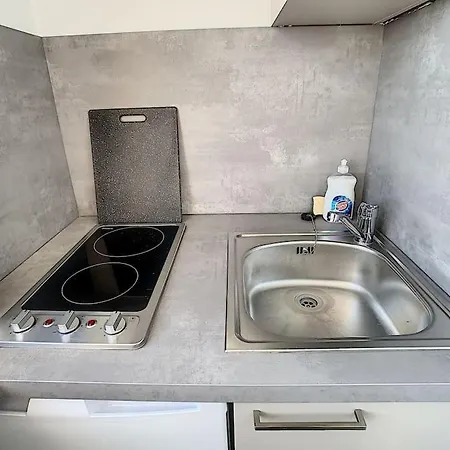 8 - Proche Tram, Bale, Autoroute *