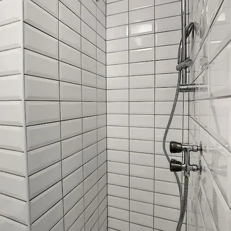 8 - Proche Tram, Bale, Autoroute * Bourgfelden