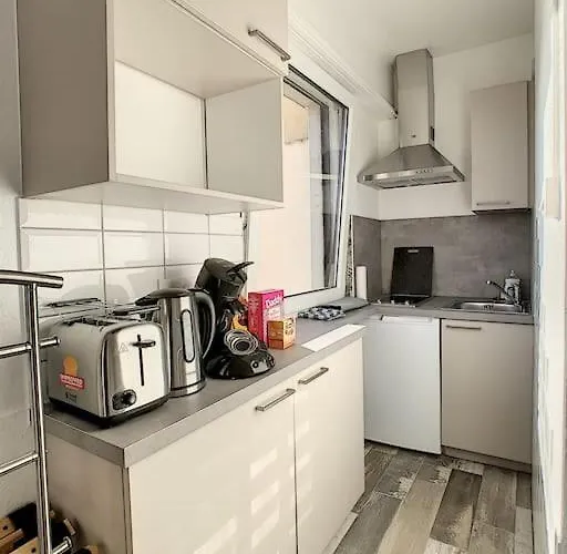 8 - Proche Tram, Bale, Autoroute * Bourgfelden