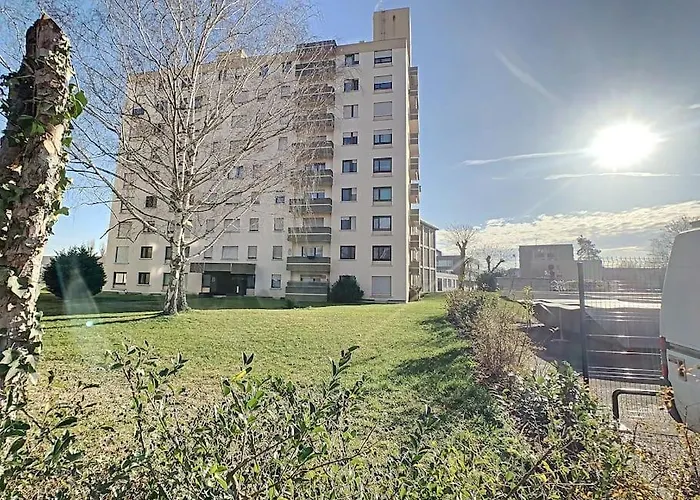 8 - Proche Tram, Bale, Autoroute *