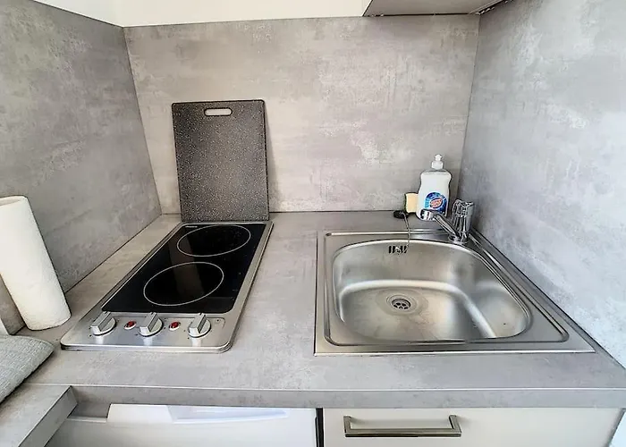 8 - Proche Tram, Bale, Autoroute *